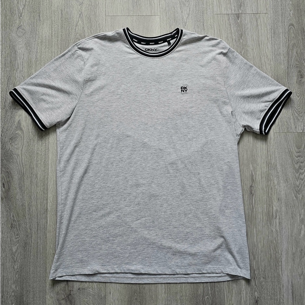DKNY Men’s Light Gray T-Shirt Sz XL